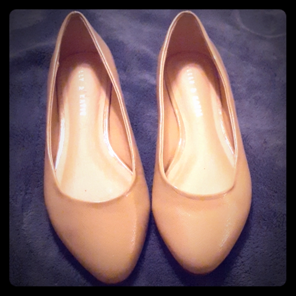 Kelly & Katy Almond Toe Flats Size 7